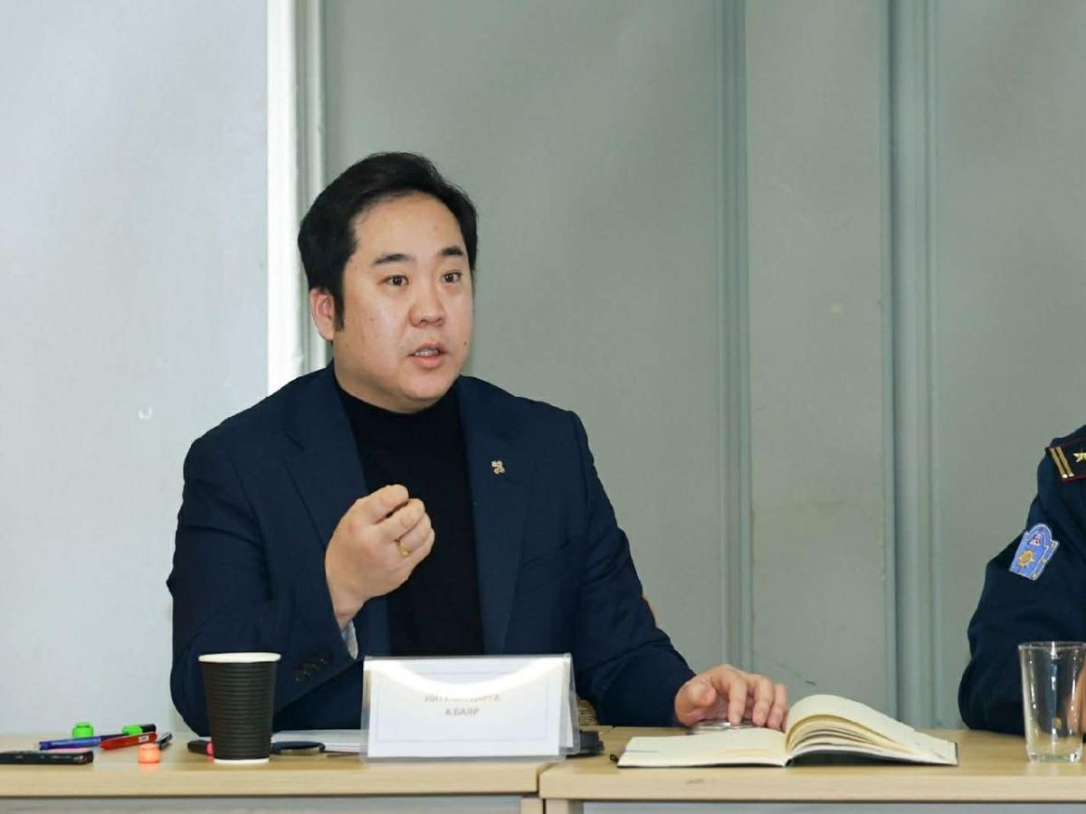 ГЭР ХОРООЛЛЫН “ХАР ЦЭГ”-ҮҮДИЙГ КАМЕРЖУУЛАХ ХҮРЭЭНД НИЙСЛЭЛИЙН ЕСӨН ДҮҮРГИЙН ИТХ-ЫН ДАРГА НАРТАЙ УУЛЗЛАА